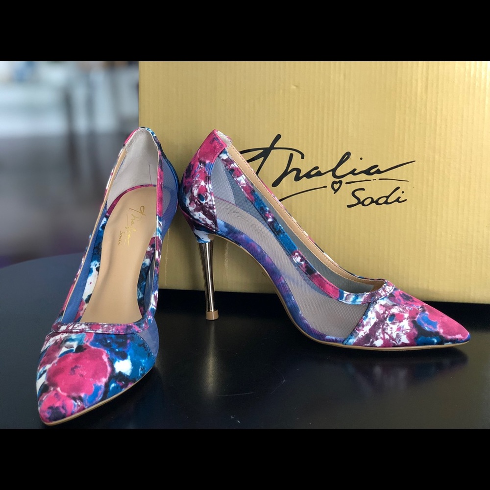 BRAND NEW !! Gorgeous high heels size 5